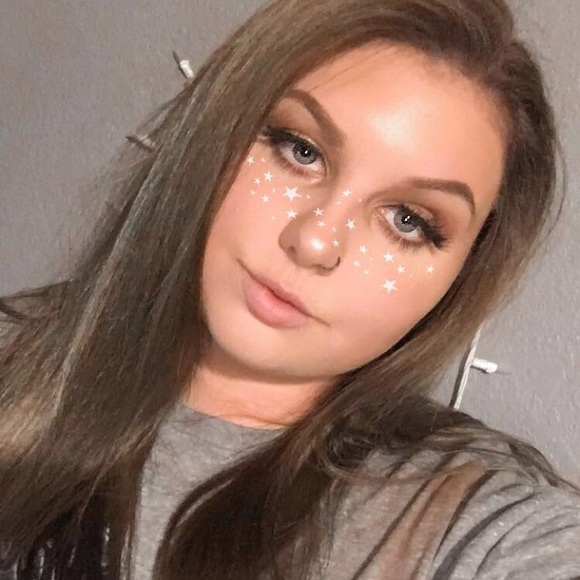 Profile Picture of Haleigh Barron (@haleigh_barron) on Poshmark