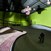 Profile Picture of Tom Weiss (@heyeatadick) on Youtube