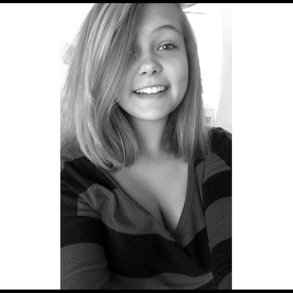 Profile Picture of Megan Hall (@hollaitsmegan) on Poshmark
