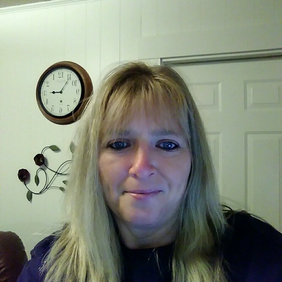 Profile Picture of Marti Fredell (@fredell123) on Poshmark