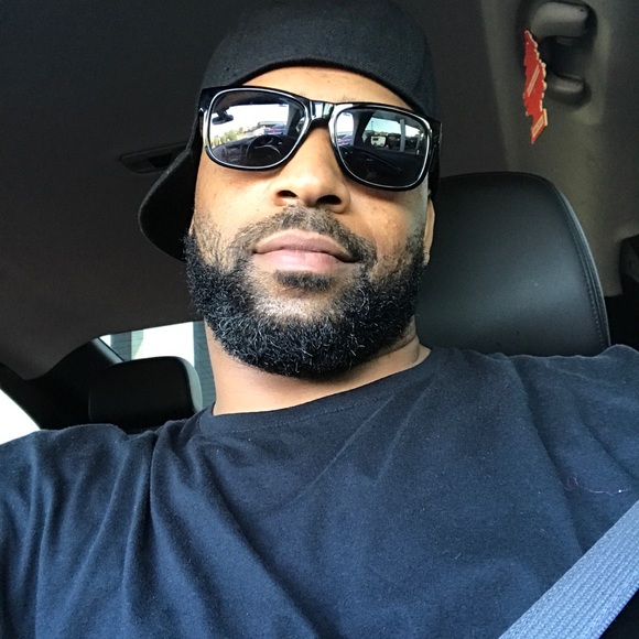 Profile Picture of Darvin Nunn (@darvnunn) on Poshmark