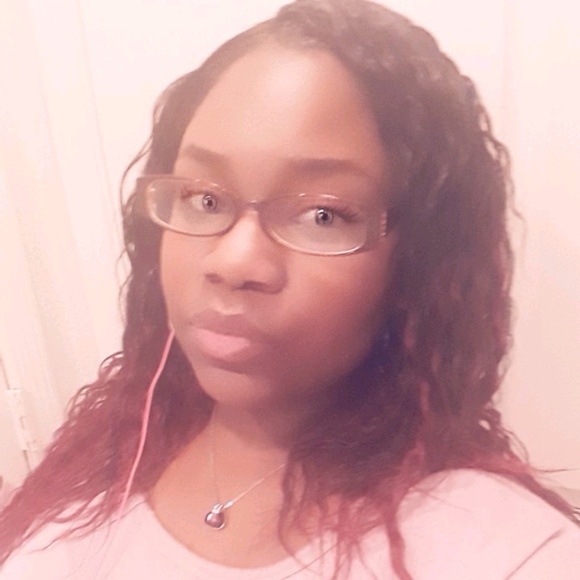 Profile Picture of Rasheda Austin (@rashedaa) on Poshmark