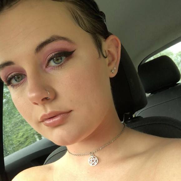 Profile Picture of Hailey Mullins (@hailey_mullins) on Poshmark