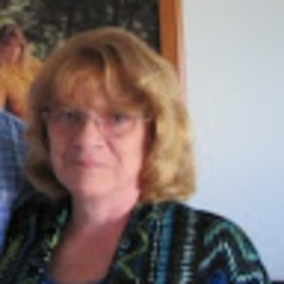 Profile Picture of Bonnie Klingman (@bonnieklingman) on Poshmark