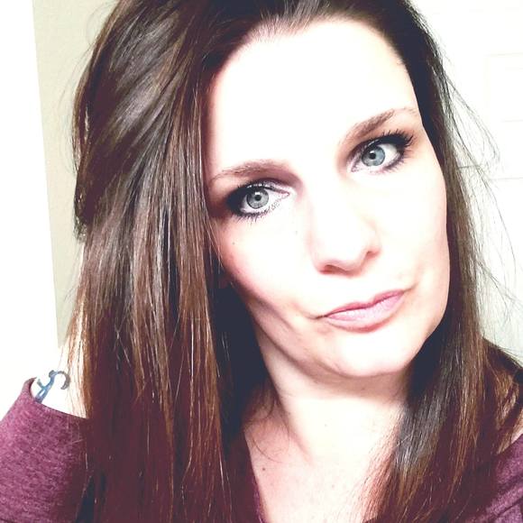 Profile Picture of Gina Lembeck (@gina_lembeck) on Poshmark