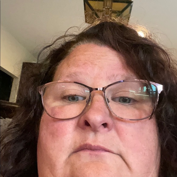 Profile Picture of Roberta Pothoff (@bigreds88) on Poshmark