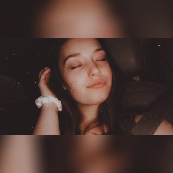 Profile Picture of Lauren Labozzetta (@laurenmichelel) on Poshmark