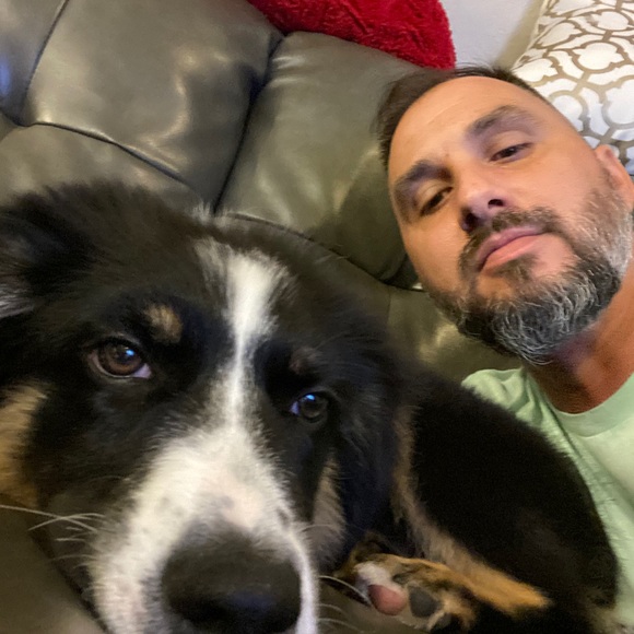 Profile Picture of Jeffrey Murphy (@jeffmurphy18) on Poshmark