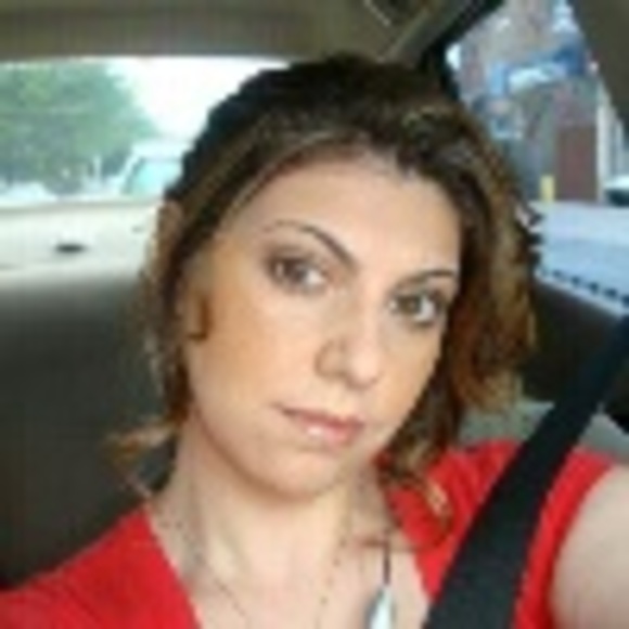 Profile Picture of Debbie Levantis (@dlevantis) on Poshmark
