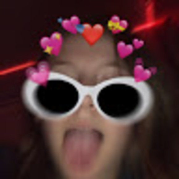 Profile Picture of Hailey Collier [student] (@haileycollie180) on Poshmark