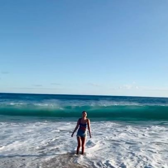 Hailaa Ganbaatar - Poshmark Profile Picture of Hailaa Ganbaatar (@ganba003) on Poshmark