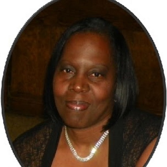 Profile Picture of Rochelle Perry (@cajuns23) on Poshmark