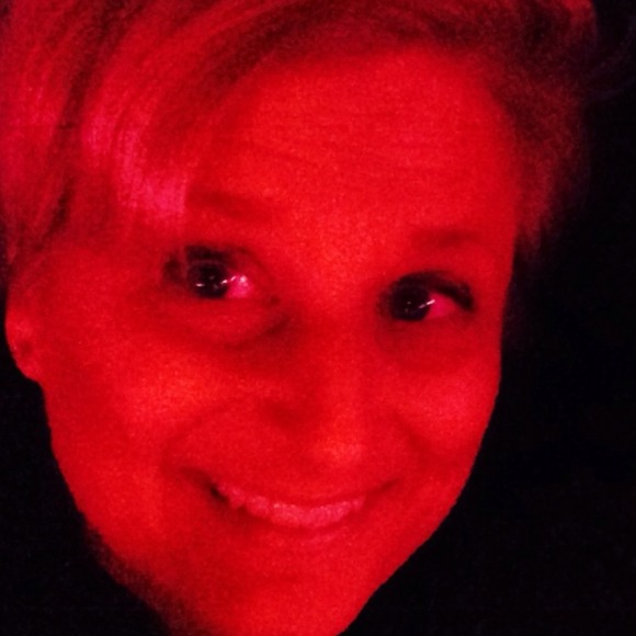 Profile Picture of Robin Mollica (@robinmollica) on Poshmark