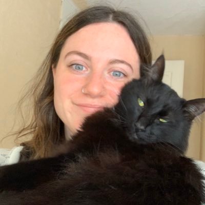 Profile Picture of Helen (@HelloHelenSmith) on Twitter