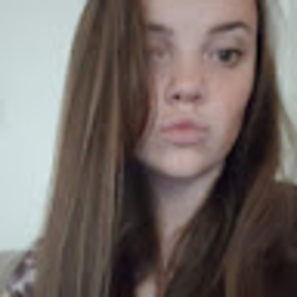 Profile Picture of Olivia Bennion (@olives4fingers) on Poshmark