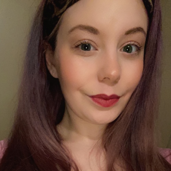 Profile Picture of Lindsey Gricks (@lgricks) on Poshmark