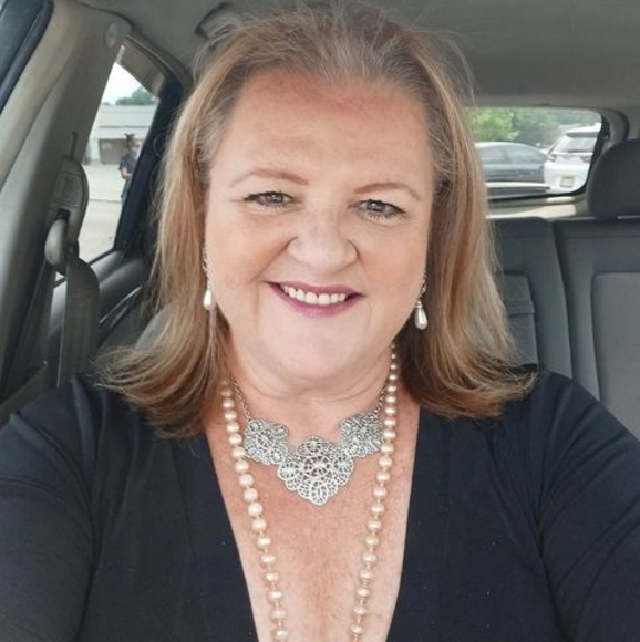 Profile Picture of Lynn Mcchesney (@lynnie1225) on Poshmark