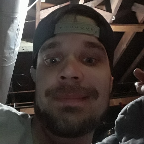 Profile Picture of Bob Oliver (@boboliver76) on Poshmark