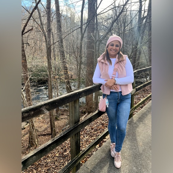 Profile Picture of Noelia Collado (@ncollado0) on Poshmark