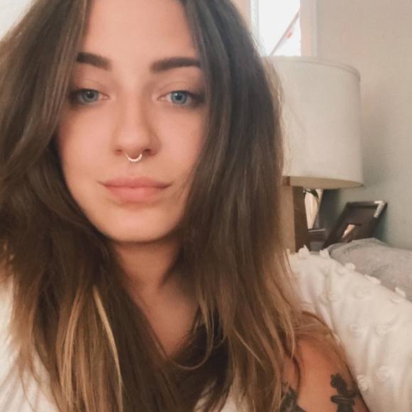 Profile Picture of Sarah Dominguez (@sarahelised91) on Poshmark