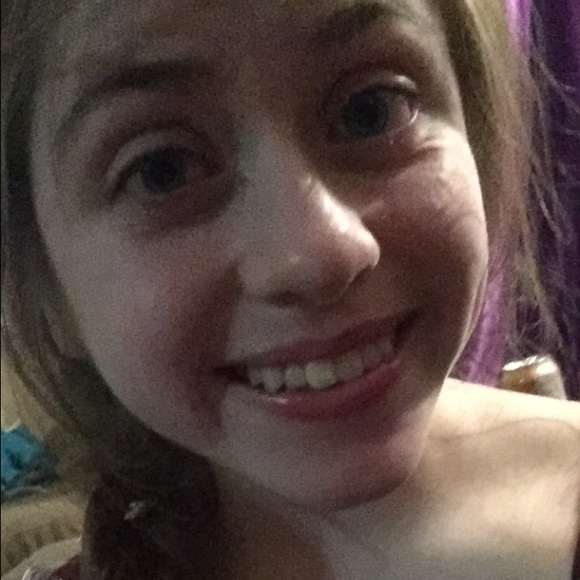 Profile Picture of Mellennia Keyes (@mellennimoose) on Poshmark