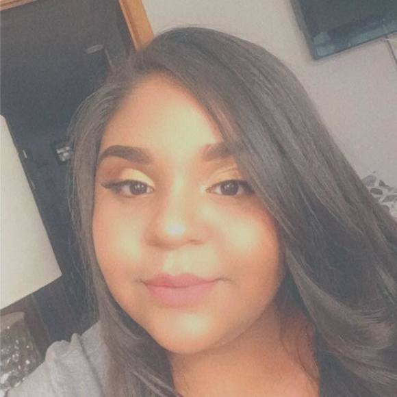 Profile Picture of Emireth Emireth (@emirethemireth) on Poshmark