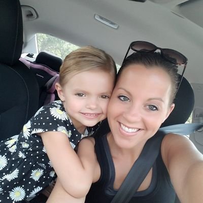 Profile Picture of Lauri Slade (@MrsLauriSlade) on Twitter