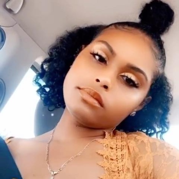 Profile Picture of Bianca Monroe (@hello_biancaxd) on Poshmark