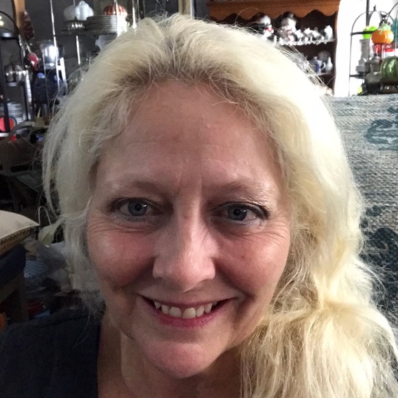 Profile Picture of Catherine Shelley (@catherineshelle) on Poshmark