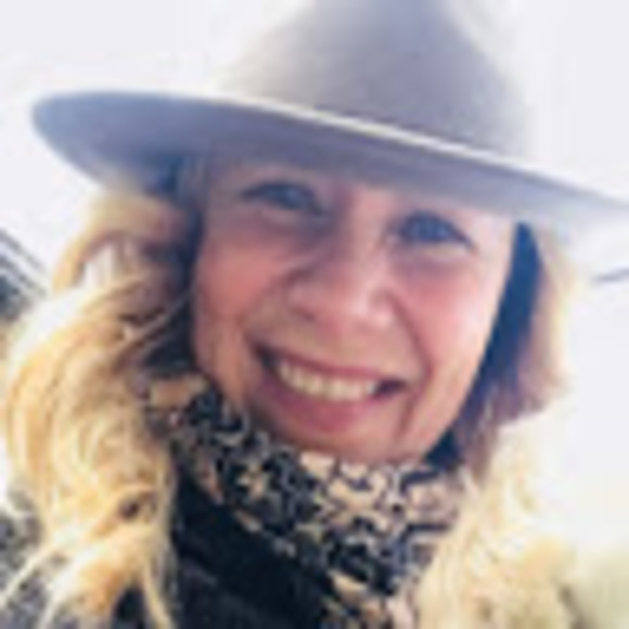 Profile Picture of Debra Mazzoleni (@debmaz007) on Poshmark
