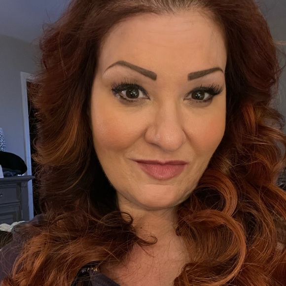 Profile Picture of Laura Fantroy (@laurarebol) on Poshmark