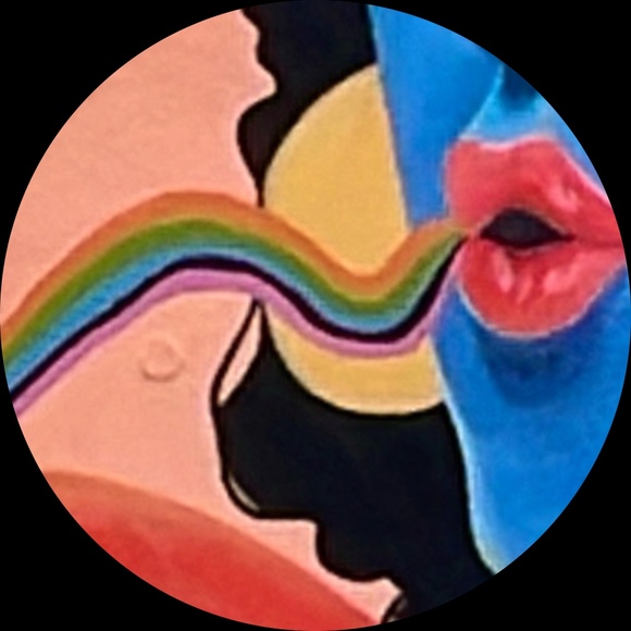 Profile Picture of Tessa Schoneman (@1cre8tivemom) on Poshmark