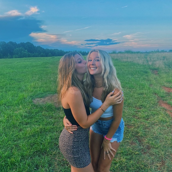 Profile Picture of Kimsey Lerch (@kimseylerch) on Poshmark