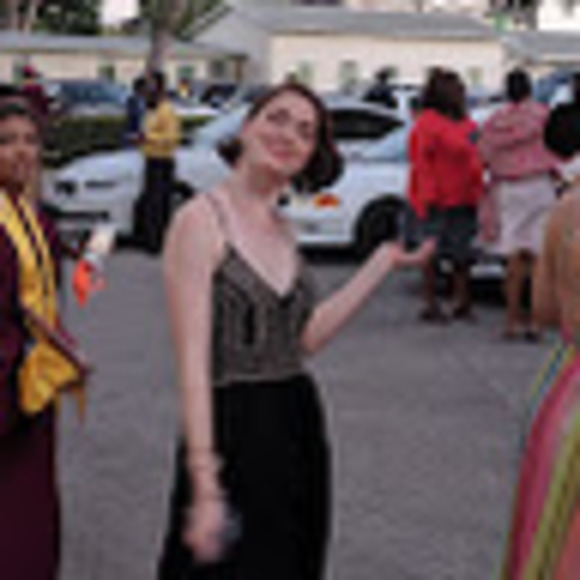 Profile Picture of Danielle Valdez (@daniellevald250) on Poshmark