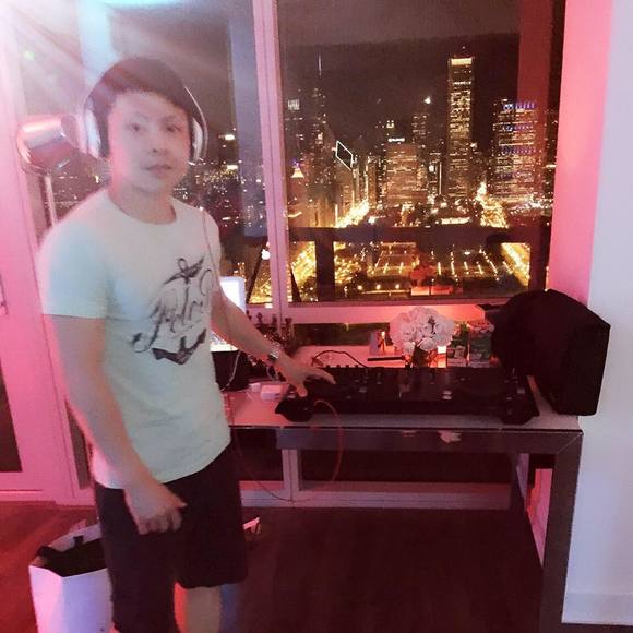 Profile Picture of Tony Wei (@kingkongmeinv) on Poshmark