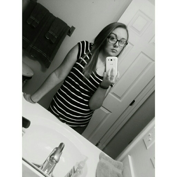 Profile Picture of Megan Hooker (@megaliciousbabe) on Poshmark