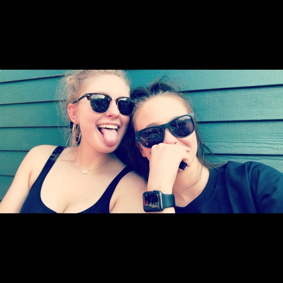 Elizabeth Langefeld - Poshmark Profile Picture of Elizabeth Langefeld (@llangefeld) on Poshmark