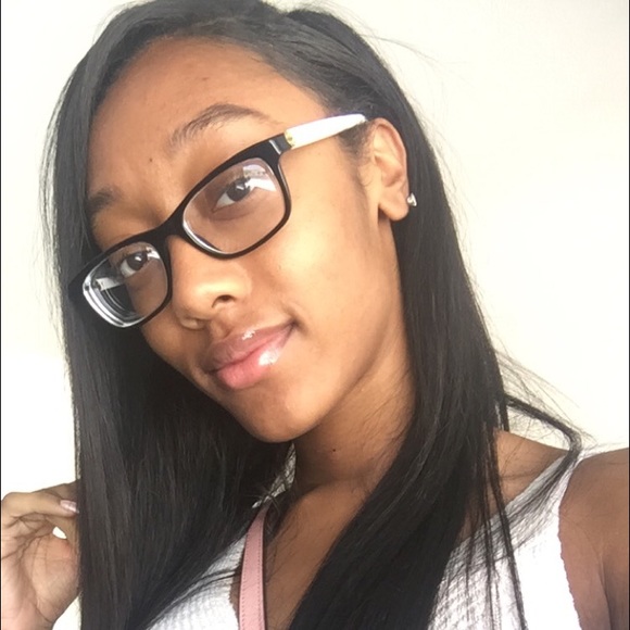 Profile Picture of Raven Perry (@rae2k16) on Poshmark