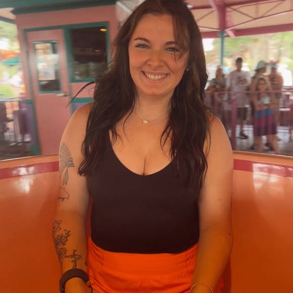 Profile Picture of Carlee Truman (@carleetruman) on Poshmark