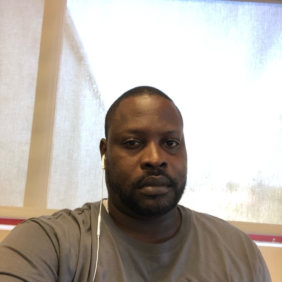 Profile Picture of Curtis Lowe (@lowedown2) on Poshmark