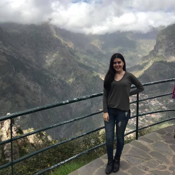 Profile Picture of Daniela Goncalves (@danielagonca942) on Poshmark