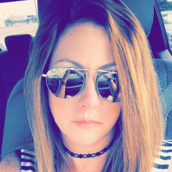 Profile Picture of Kelly Janulis (@kellyjanulis) on Poshmark