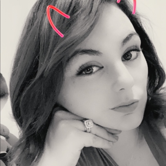 Profile Picture of Emily Hess (@emilyhess301) on Poshmark