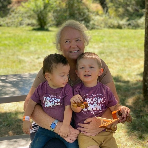 Profile Picture of Caroline Palin flores (@ecyoj4me) on Poshmark