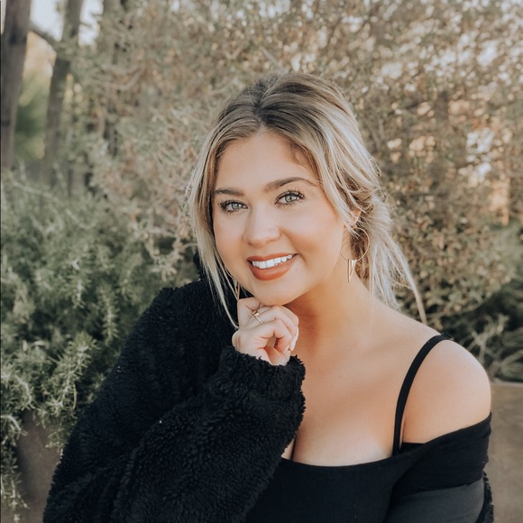 Profile Picture of Indya Pyatt (@indyarenee) on Poshmark