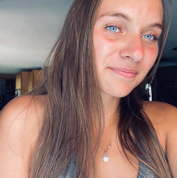 Profile Picture of Mary Tassone (@tassonem21) on Poshmark