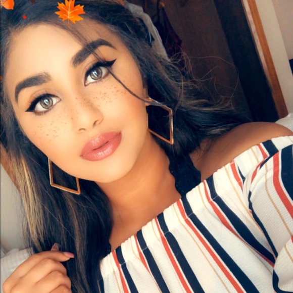 Profile Picture of Monica Barsoum (@monicabarsoum) on Poshmark