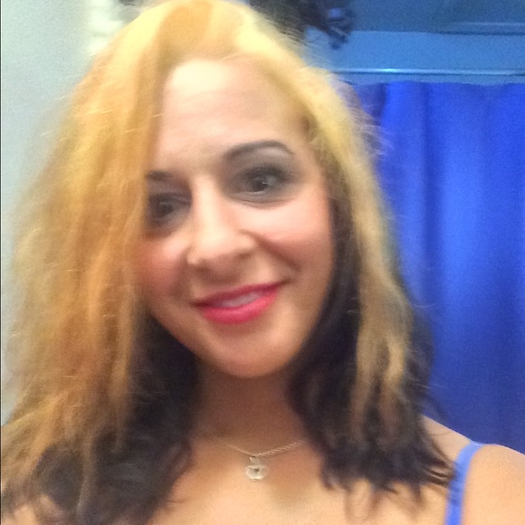 Profile Picture of Jennifet Zender (@jenzen0206) on Poshmark