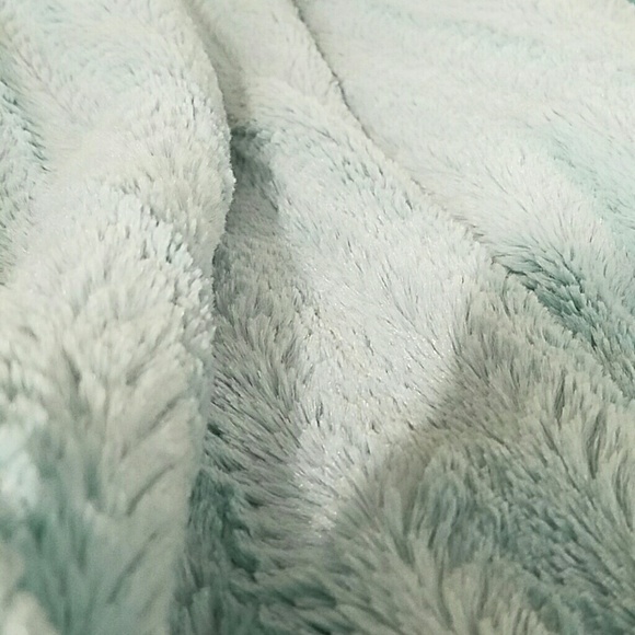 Profile Picture of Laura Petrie (@laurapetrie02) on Poshmark