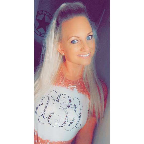 Profile Picture of Krystal Bledsoe (@krystal_bledsoe) on Poshmark